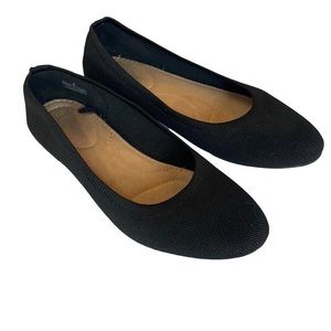 Old Navy Women’s black ballet, flats. Women’s size 8 shoe. Great condition!!